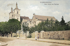 Katholiche Kirche und Pfarrhaus