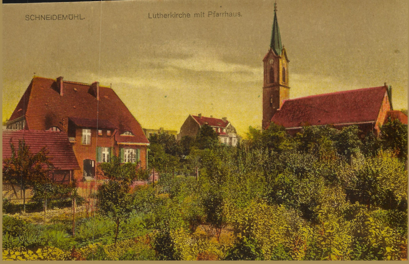 Lutherkirche mit Pfarrhaus